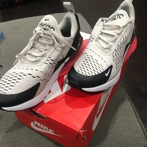 Nike 270